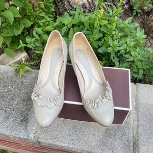 BLACK FRIDAY! Naturalizer Beige Leather Pumps